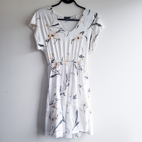 🚫 SOLD: White Floral Skater Dress - Picture 1 of 5